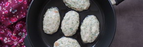 куриные котлеты с солеными огурцами