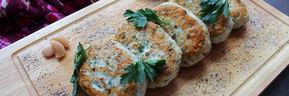 куриные котлеты с солеными огурцами