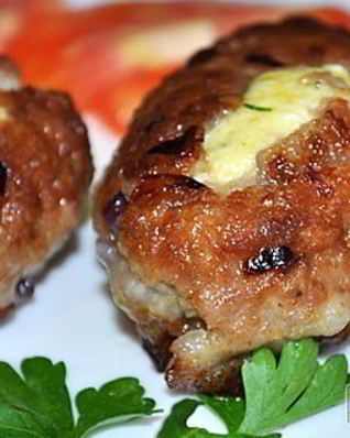 Мясные котлеты с пикантной начинкой