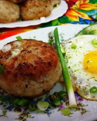 Сочные котлеты из свинины с начинкой