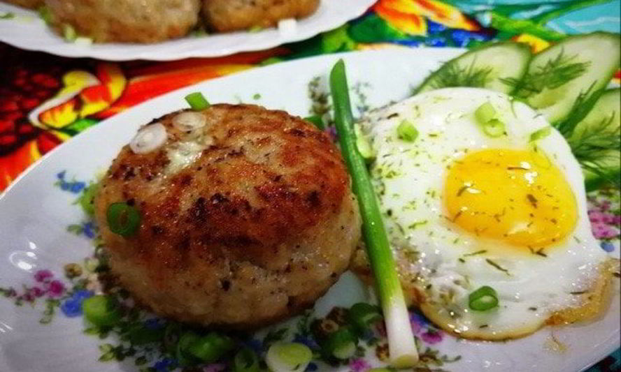 Рецепт сочных котлет из свинины с начинкой