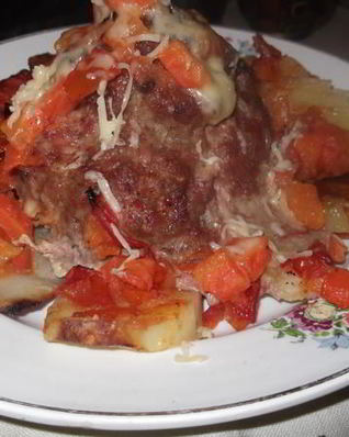 Запеченная мясная котлета с гарниром Вулкан