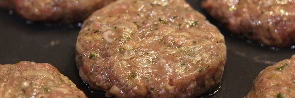 запеченные котлеты из мяса с картофелем