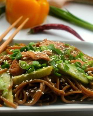 Лапша по-японски с курицей