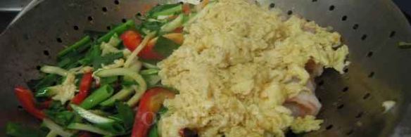 лапша рисовая с овощами и креветками