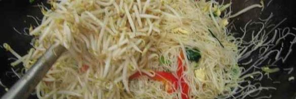 лапша рисовая с овощами и креветками