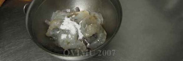 лапша рисовая с овощами и креветками