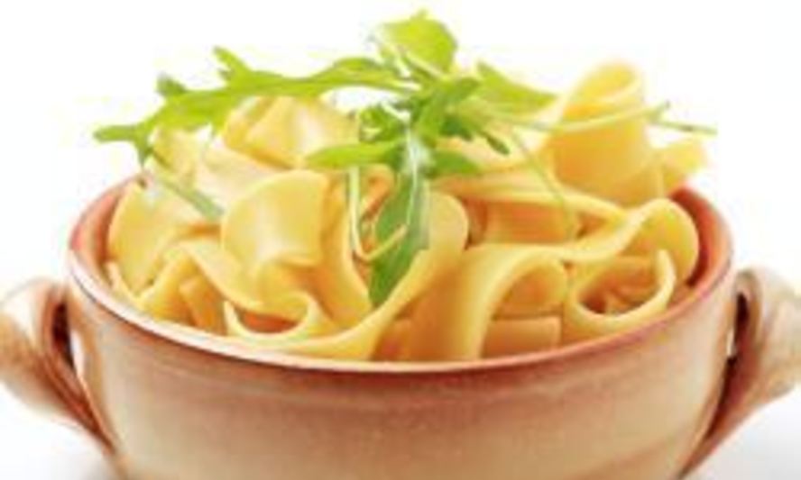 Рецепт лапши с куриным филе в сливочном соусе