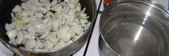 лапша в мясном соусе