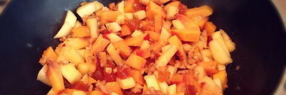 сладкая лазанья с яблоками, некторинами, грецкими орехами и курагой