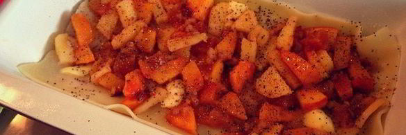 сладкая лазанья с яблоками, некторинами, грецкими орехами и курагой