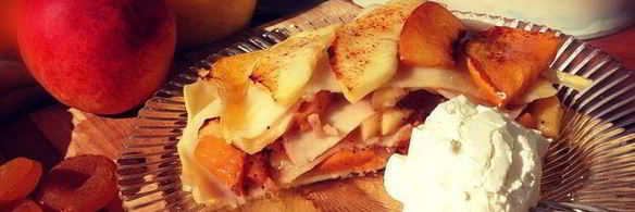 сладкая лазанья с яблоками, некторинами, грецкими орехами и курагой