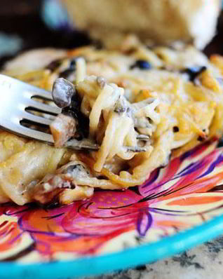 Кассероль из курицы, спагетти и грибов