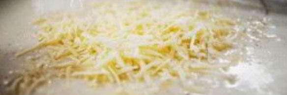 кассероль из курицы, спагетти и грибов