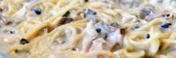 кассероль из курицы, спагетти и грибов