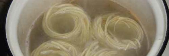 макароны гнезда с мясом и овощами