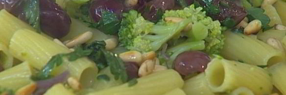 макароны с брокколи и шпинатом