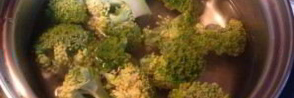 макароны с соусом из брокколи и креветками