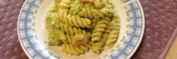 макароны с соусом из брокколи и креветками