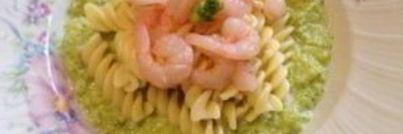 макароны с соусом из брокколи и креветками