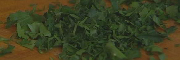 макароны с яйцами, анчоусами и сухарями