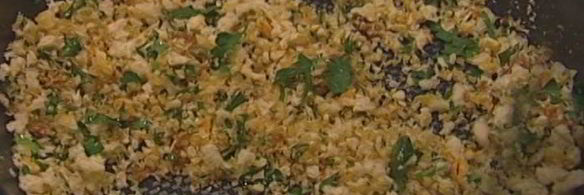 макароны с яйцами, анчоусами и сухарями