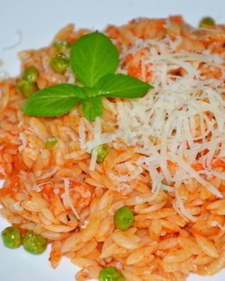 Паста орзо с креветками и зеленым горошком