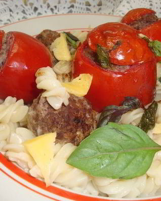 Паста с фаршированными томатами