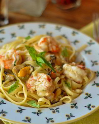 Паста с морепродуктами в сливочном соусе