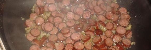 паста с охотничьими колбасками