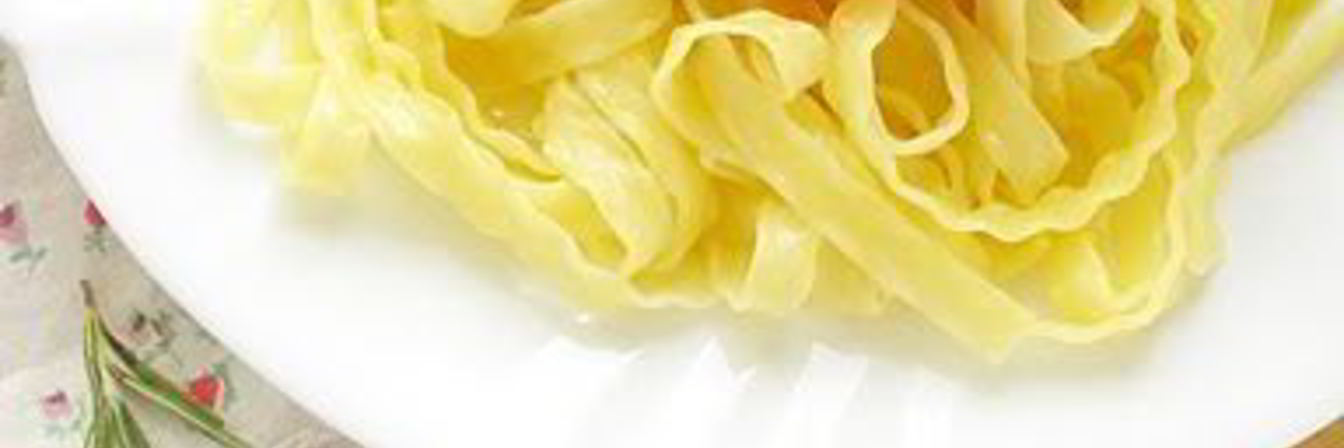 Паста с томатным соусом и розмарином