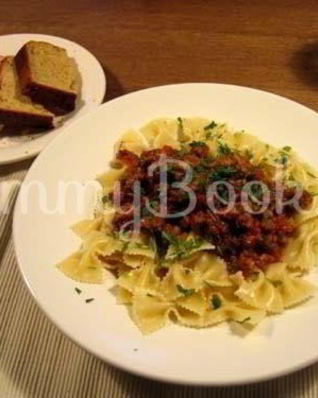 Паста с томатным соусом