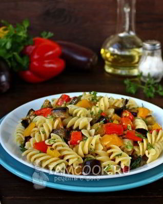 Паста с запеченными овощами