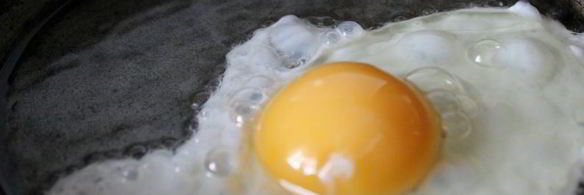 сосиска со спагетти и яйцом