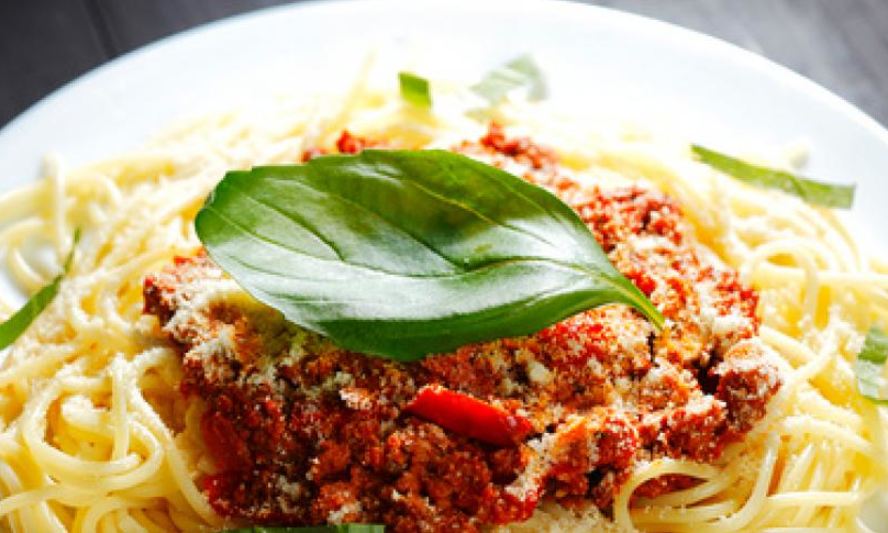 Рецепт спагетти болоньезе с базиликом