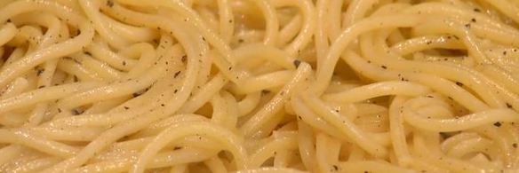 спагетти с черным перцем и сыром