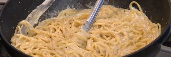 спагетти с черным перцем и сыром