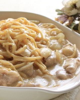 Спагетти с курицей в молочно-сырном соусе