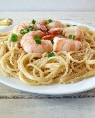 Спагетти с пряными креветками в вине