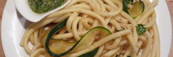 спагетти с цукини и миндально-чесночным соусом