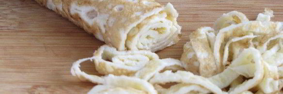 японская лапша с овощами и омлетом