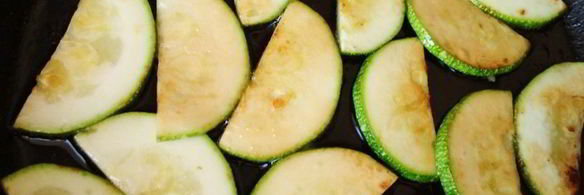 зеленая паста с кабачками и грудкой