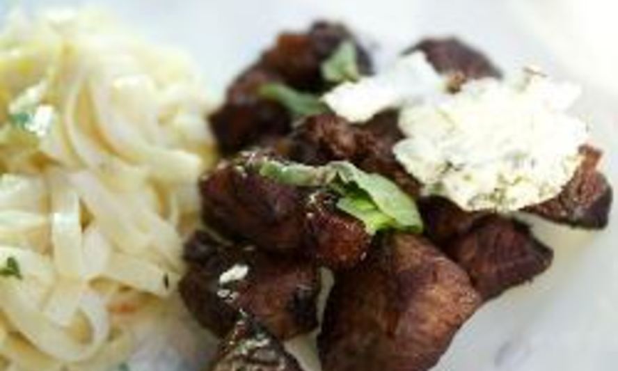 Рецепт баранины с козьима сырома и мятого