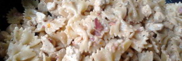 фарфалле с пикантным сливочно-куриным соусом