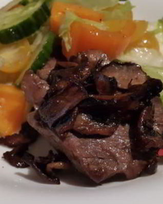 Говядина с шампиньонами в мультиварке