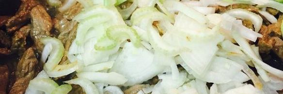 говядина, тушеная с овощами