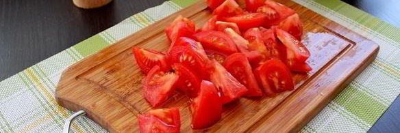 говядина тушеная с помидорами, луком и болгарским перцем