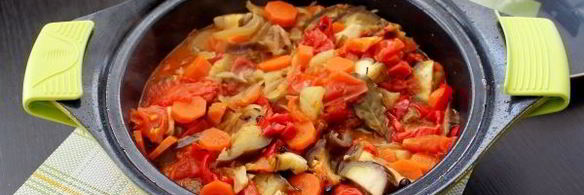 говядина тушеная с помидорами, луком и болгарским перцем