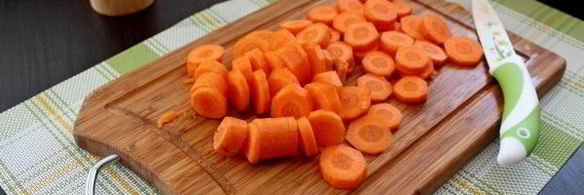 говядина тушеная с помидорами, луком и болгарским перцем