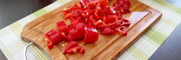 говядина тушеная с помидорами, луком и болгарским перцем